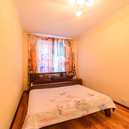 Apartment On Hryhoriia Chuprynky Kiev Esterno foto