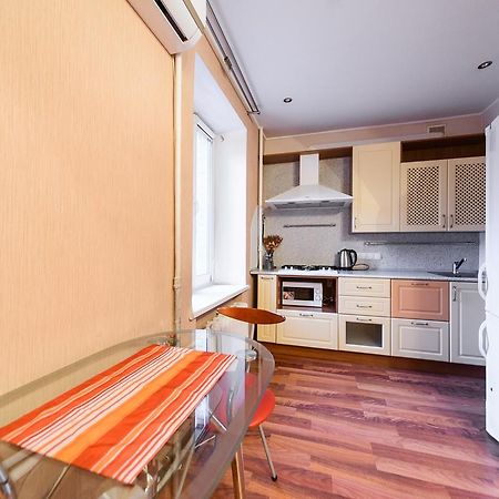 Apartment On Hryhoriia Chuprynky Kiev Esterno foto