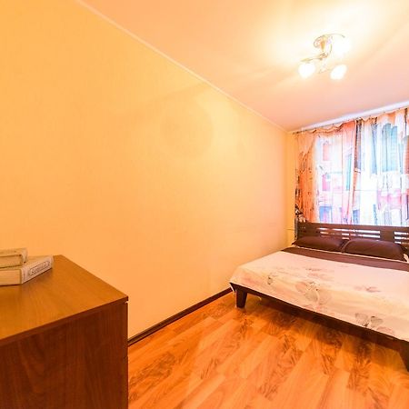 Apartment On Hryhoriia Chuprynky Kiev Esterno foto