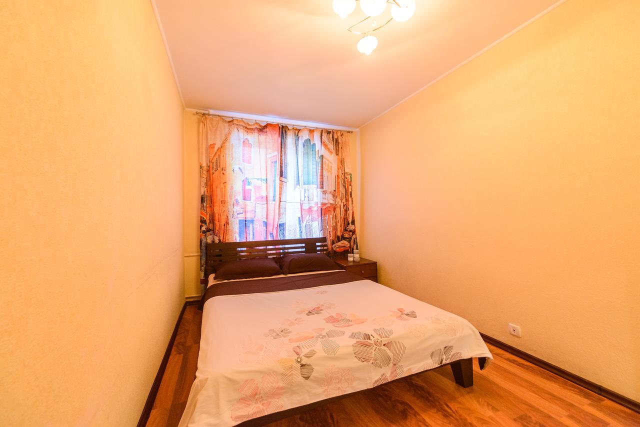 Apartment On Hryhoriia Chuprynky Kiev Esterno foto