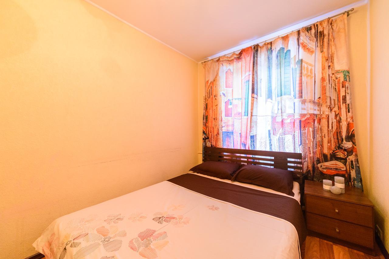 Apartment On Hryhoriia Chuprynky Kiev Esterno foto