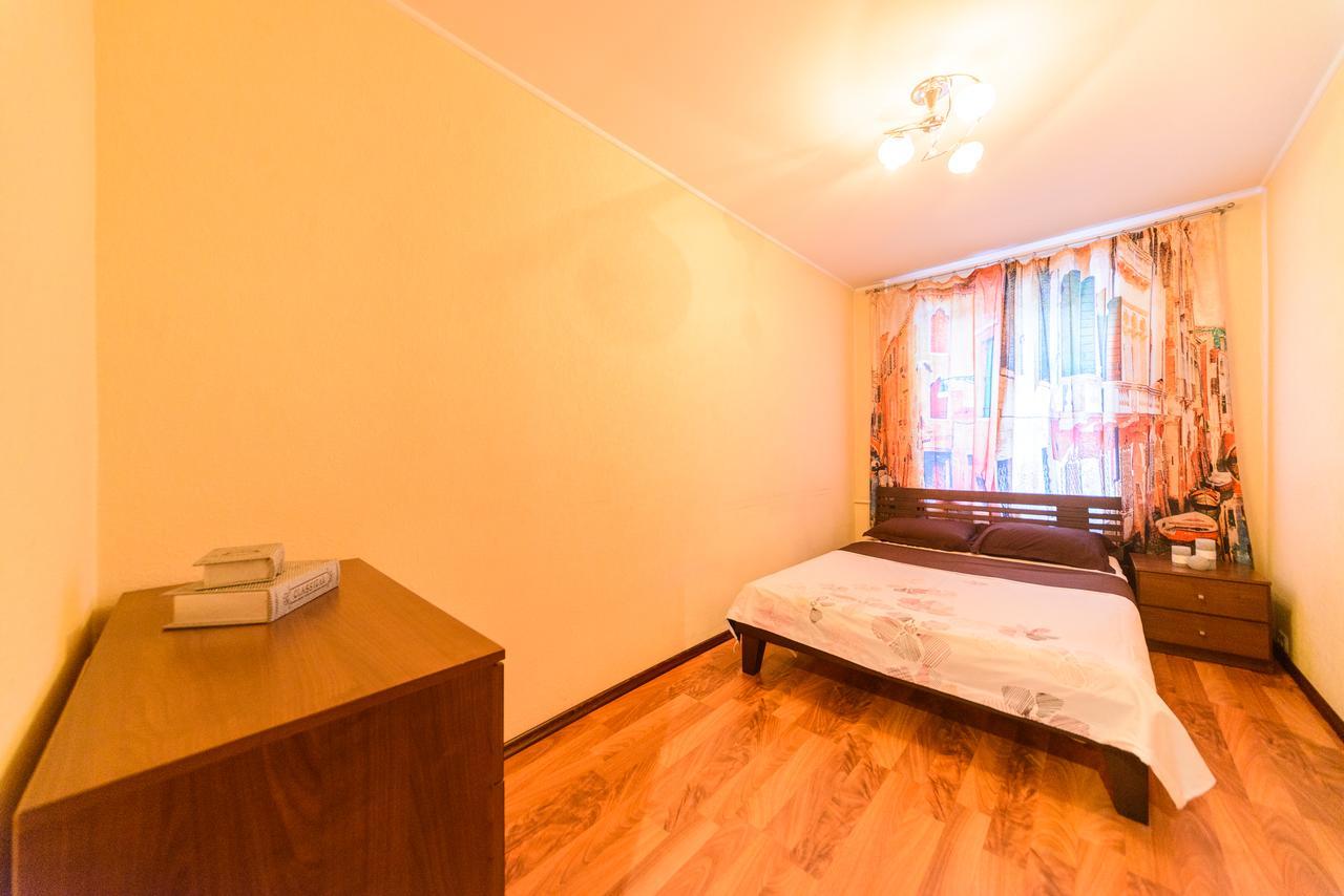 Apartment On Hryhoriia Chuprynky Kiev Esterno foto
