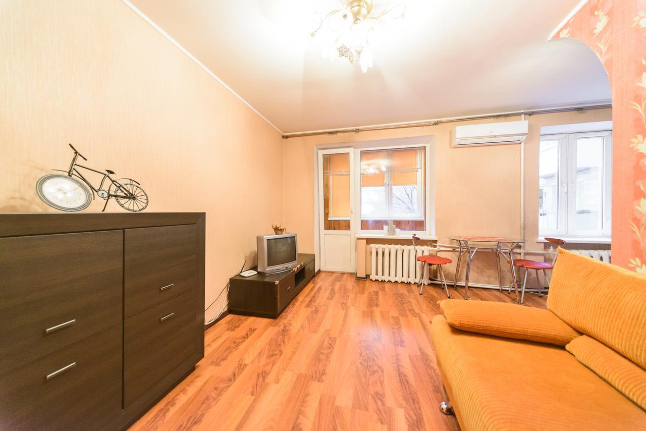 Apartment On Hryhoriia Chuprynky Kiev Esterno foto