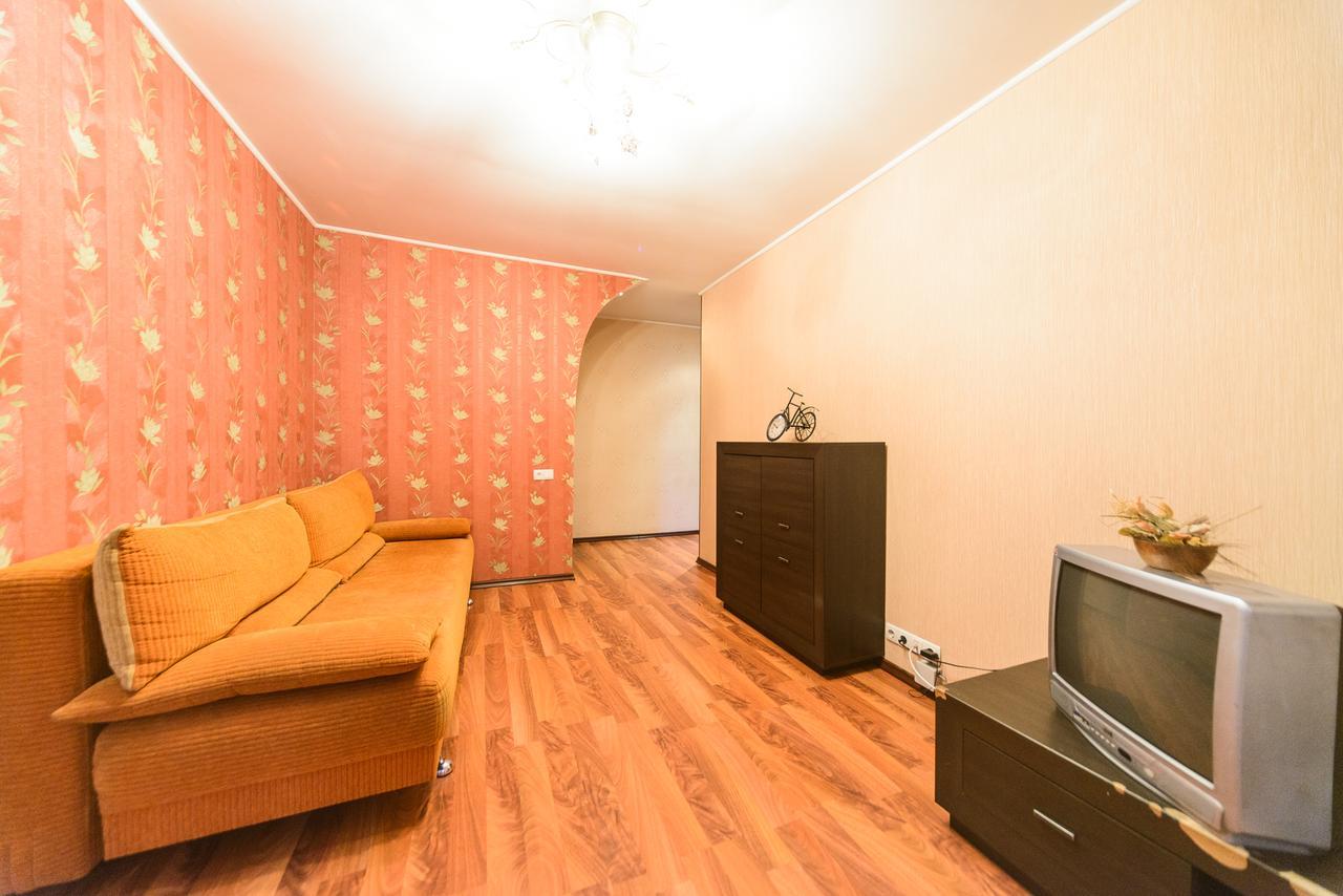 Apartment On Hryhoriia Chuprynky Kiev Esterno foto